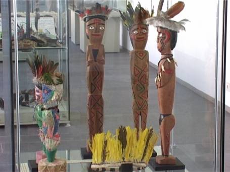  Kreuzgang Ausstellung, ein Indiovolk aus dem Amazonas